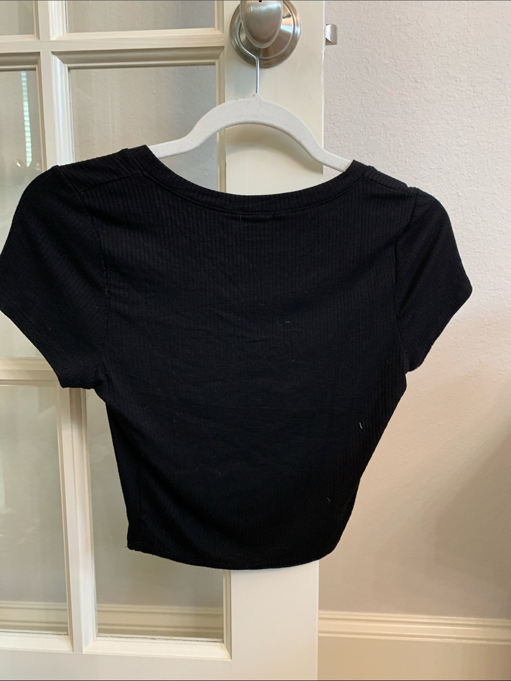 Bozzolo Black Ribbed V-Neck Crop Top - Picture 3 of 3